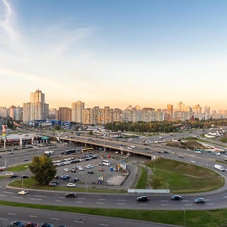 Апартаменты На Метро "Осокорки" Kiev Esterno foto