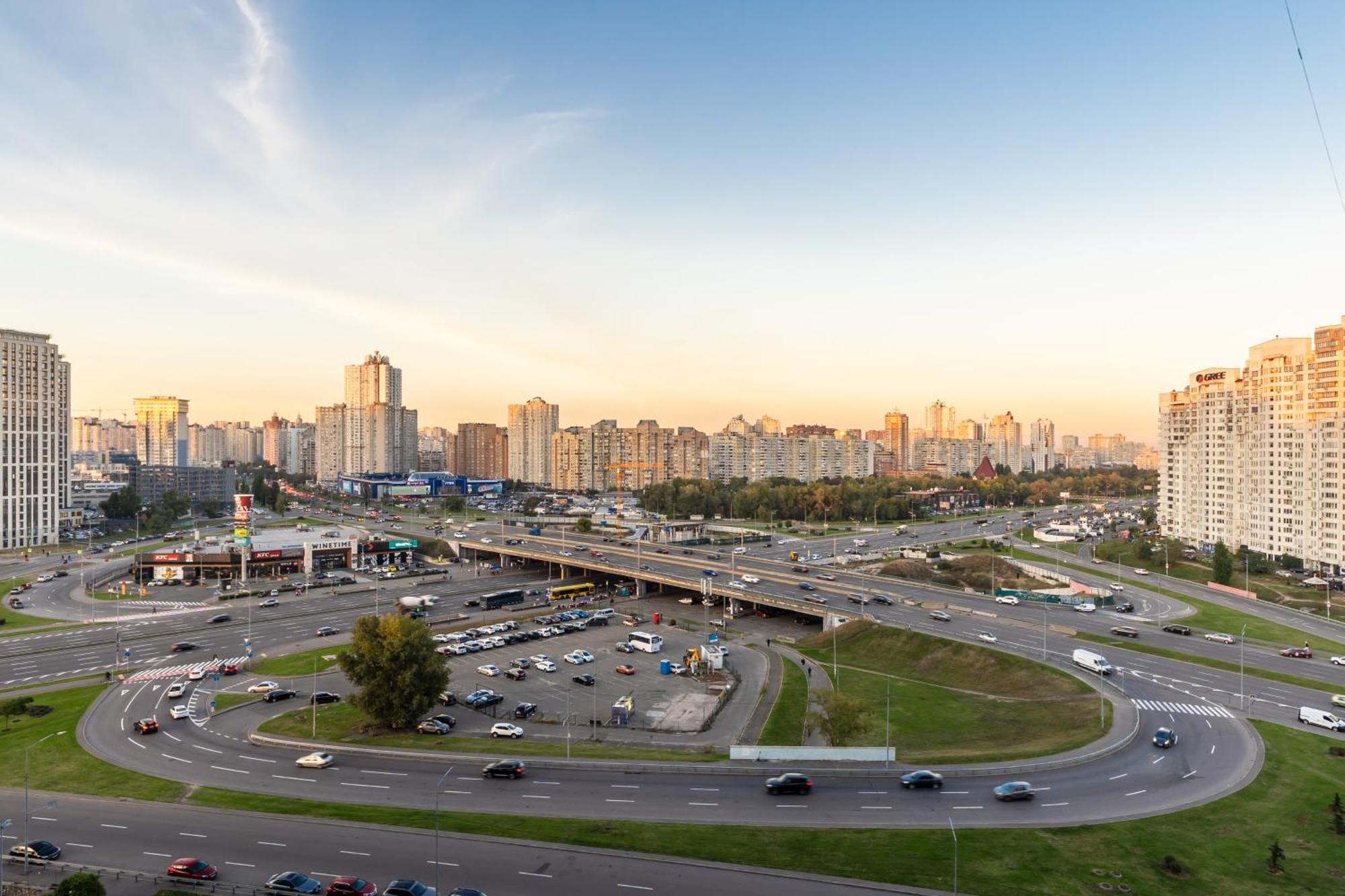 Апартаменты На Метро "Осокорки" Kiev Esterno foto